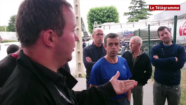 Quimper. Des agriculteurs bloquent la laiterie Sodiaal-Entremont