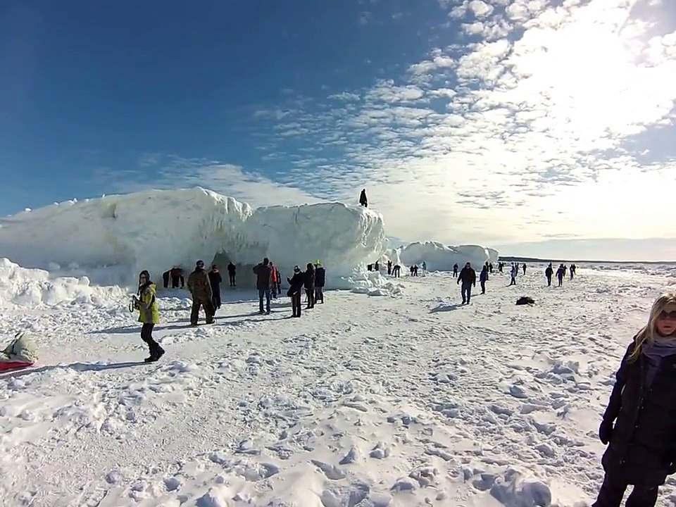 AMAZING - Ice Caves of Lake Michigan, Leelanau County, Michigan
