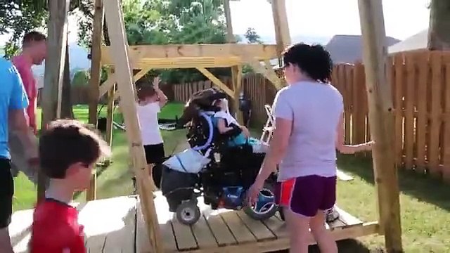 Un papa fait une balançoire pour sa fille handicapée - magique