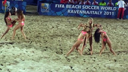LAS CHICAS FUTBOL PLAYA