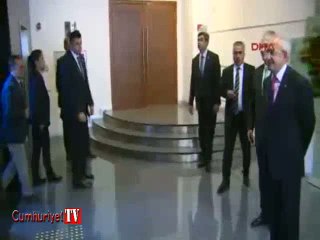 Davutoğlu CHP Genel Merkezi'nde böyle karşılandı