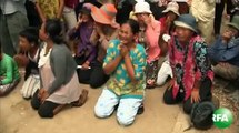 Poor khmer people at Phnom Penh bengkok lake writting song to express
