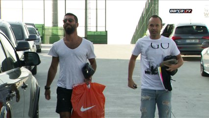 Arda Turan meets his new teammates