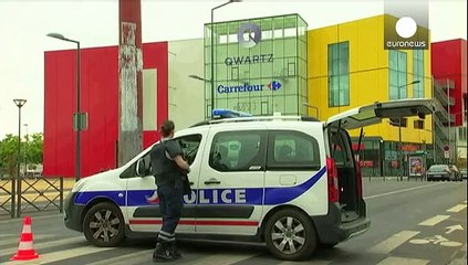 Γαλλία: Εισβολή ενόπλων σε εμπορικό κέντρο