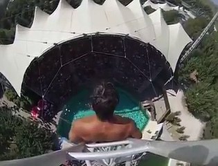 تجربة القفز فى مسبح من ارتفاع شاهق