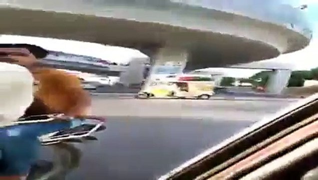 A Maulana Cursing Nawaz Sharif & Shahbaz Sharif In Front of His Family