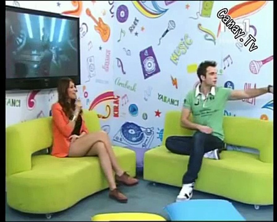 Beautiful TV Presenter Showing Her Legs 5