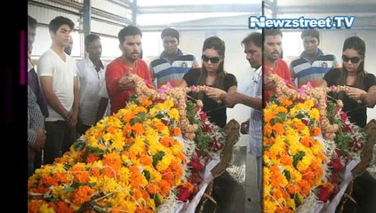 SRK’s spotboy Subhash passes away, Gauri Aryan pays condolences