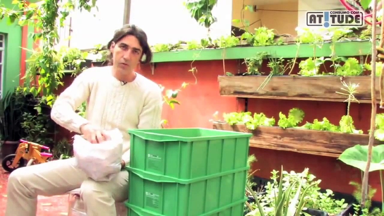 Como fazer uma composteira doméstica para reciclar o próprio lixo