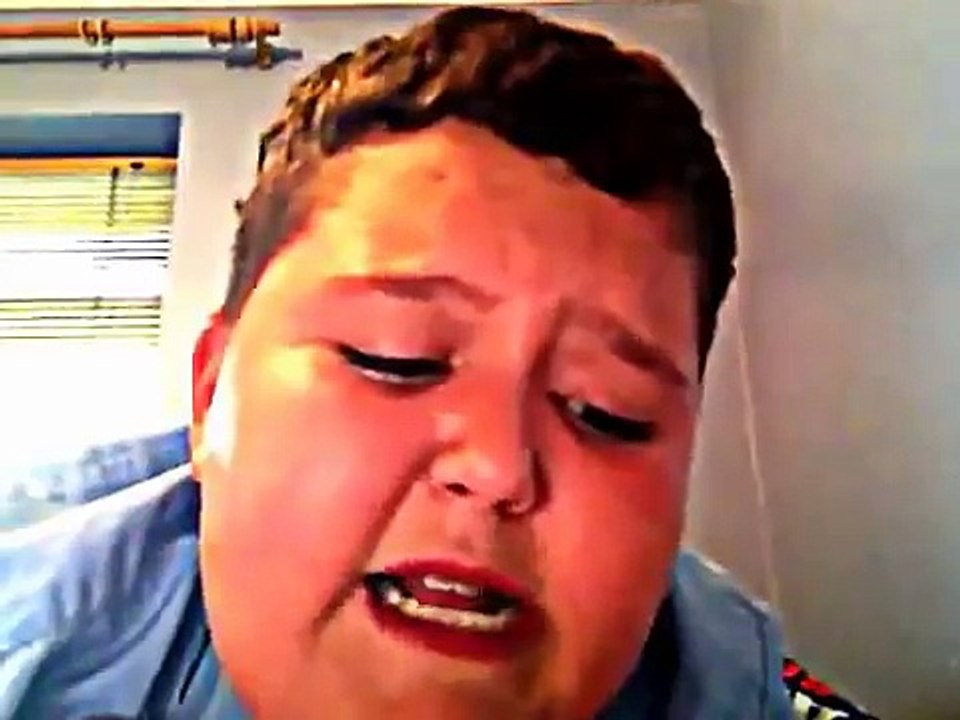 Funny kid singing this girl is on fire ultimate fail!! try not to laugh!!!