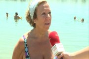 Los turistas pasan el calor extremeño en el agua