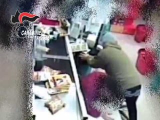Foggia - Violenta rapina al supermercato Convì (13.07.15)