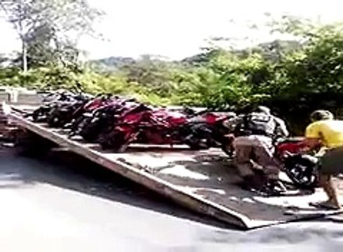 PRF apreende supermotos na BR 262, em Domingos Martins