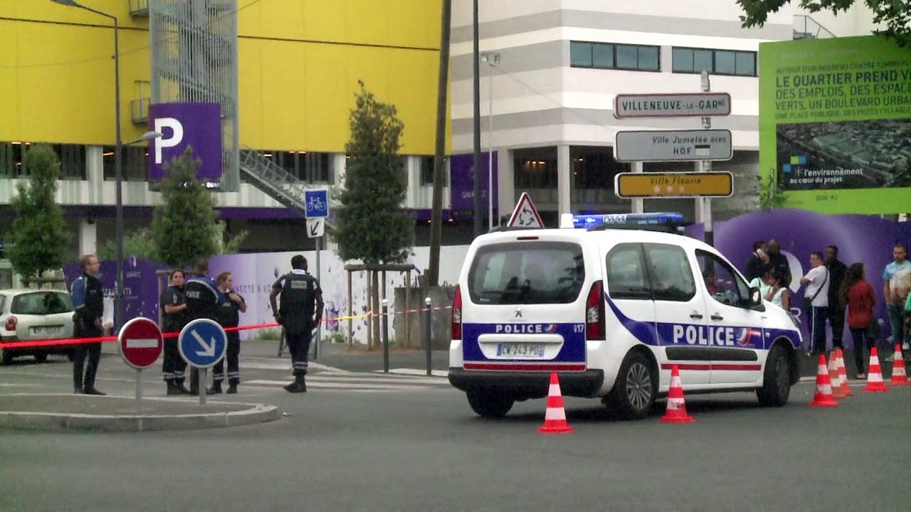 Paris Primark store evacuated after armed raid