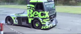 Drift - Michiel Becx fait du gymkhana avec un camion