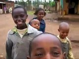 ETIOPIA - bambini attorno all'auto