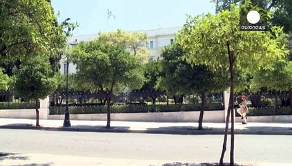 Grecia, difficile rientro in patria per Tsipras