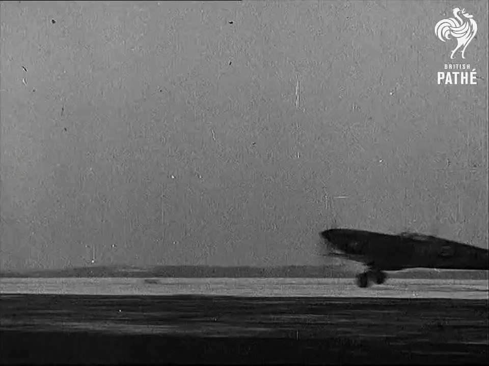 Amazing US Dog Fight Footage - Nazi Jumps From Plane!  [Full Resolution]