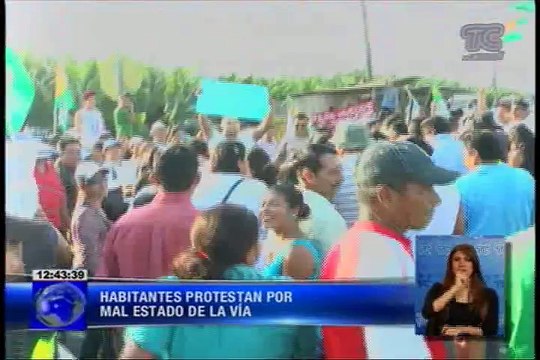 Habitantes protestan por mal estado de la vía