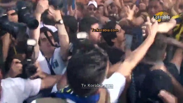 إستقبال جماهيري حاشد للهولندي الطائر فان بيرسي في إسطنبول