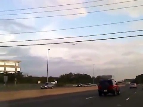 ▶ Plane suspended in mid air caught on camera