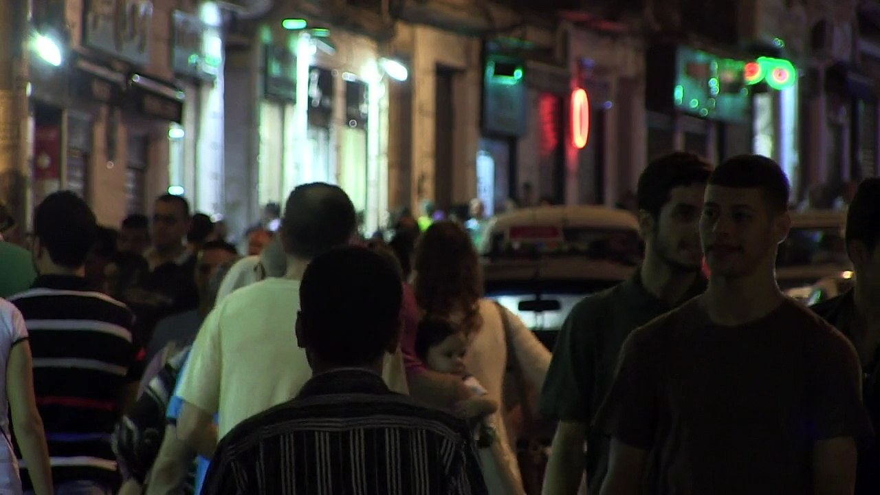 Algiers springs to life during holy month of Ramadan