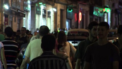 Algiers springs to life during holy month of Ramadan