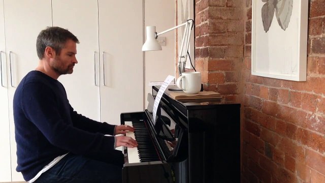 OLAFUR ARNALDS Tomorrow's Song (Cover)