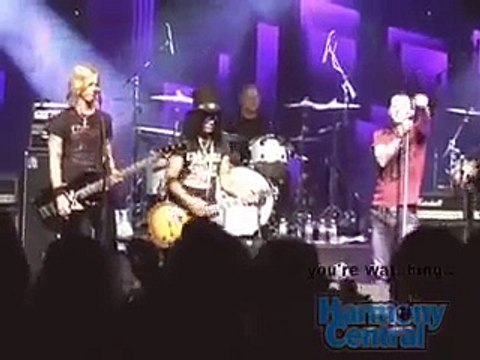 Chester Bennington, Slash, Duff McKagan ... Playing Paradise City