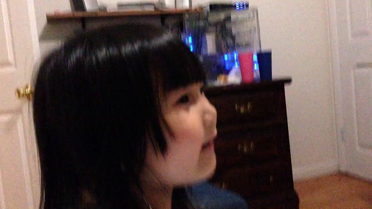 Cute Little Girl Sings Let it Go