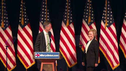 Clinton propone elevar ingresos de clase media