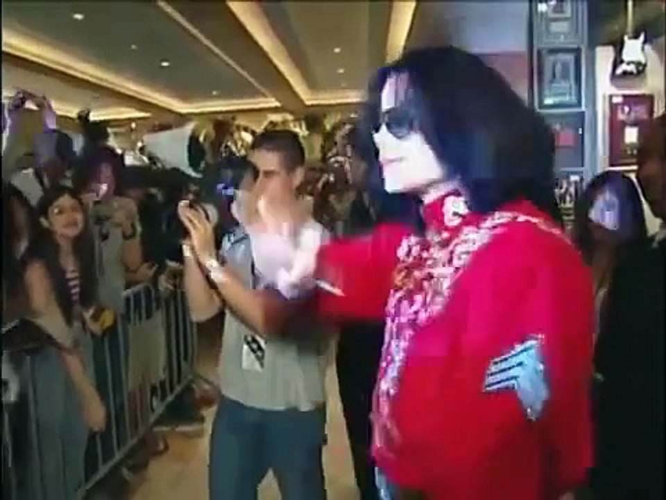 RARE Michael Jackson receiving the Key To The City Of Las Vegas in  2003 ( E cas in background)