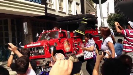 Fugindo Pela Janela Para Não Apanhar