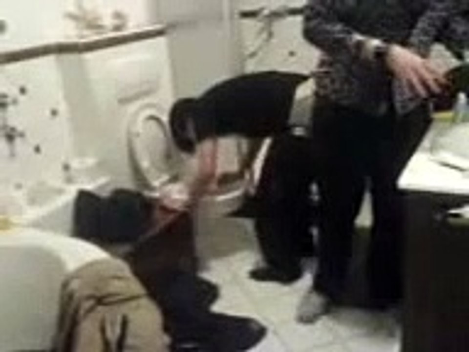 EMO PUKE ACTION