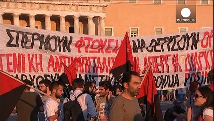 Greci in piazza per dire no all'accordo "catastrofico" con i creditori. Mercoledì sciopero del settore pubblico