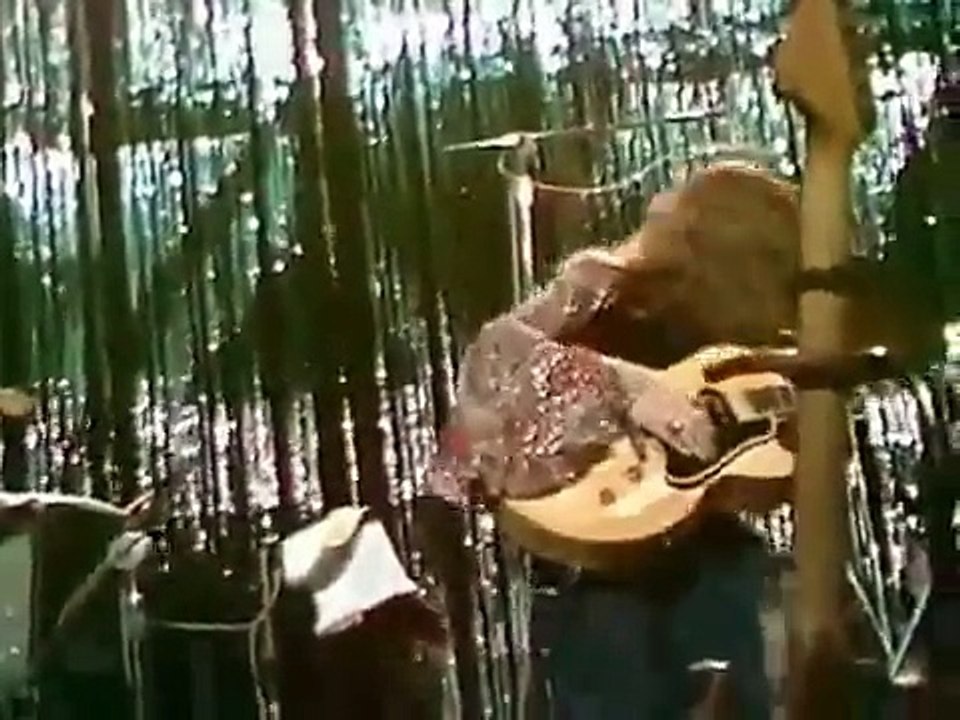 Bonnie Raitt ft. Jerry Portnoy - Love Me Like A Man