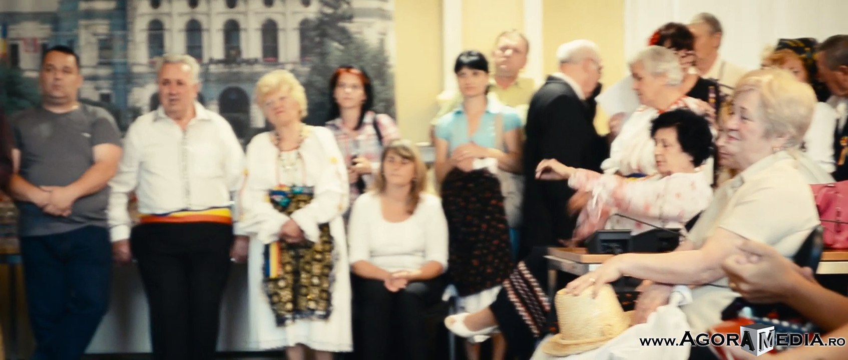 AGORA MEDIA | Unul din cadourile solistei Oana Venţel pentru tinerii sosiţi la Turda din Chişinău