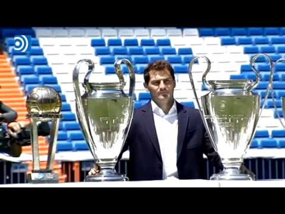 Gritos de "Iker, Iker" y "Florentino, dimisión" en la despedida de Casillas