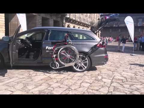 Ford Adapta. Así funciona el brazo robótico que saca y mete una silla de ruedas en el maletero