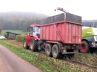 2 x Schlüter Super Trac beim Mais häckseln