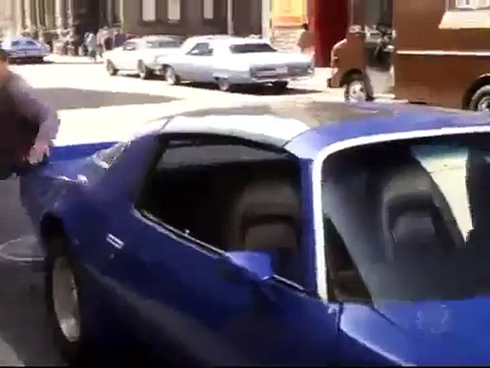 Video Clip de Todo Mundo Odeia o Chris com a musica Living On a Prayer - Bon Jovi