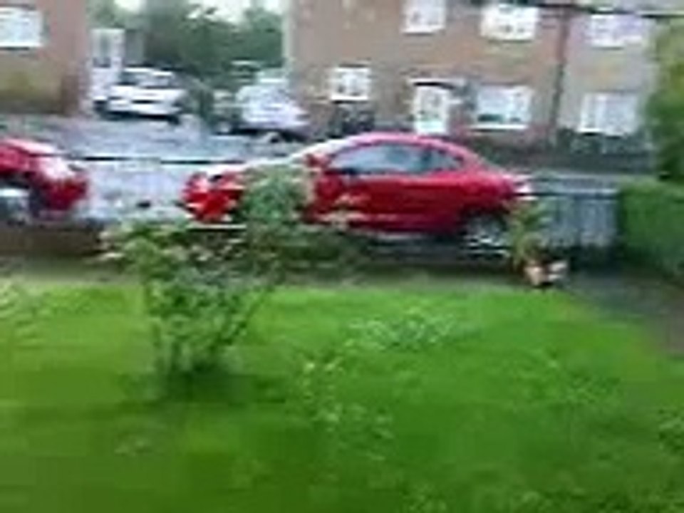 BALD BRITNEY SPEARS UK CAR ATTACK