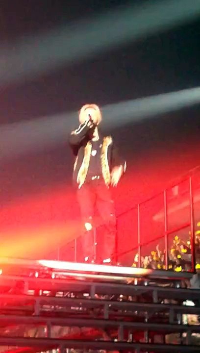 150711 [BIGBANG MADE TOUR IN BANGKOK]  BIGBANG - Fantastic baby Cr: @dblebx2