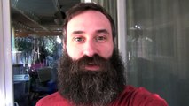 Time lapse: un ragazzo che si lascia crescere la barba per un anno