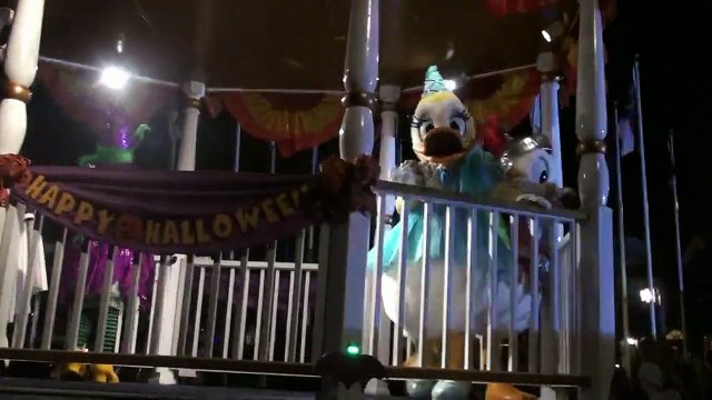 Walt Disney World - Magic Kingdom Mickey's Not So Scary Halloween Parade