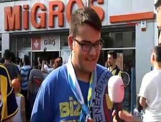 Kadıköy'de Van Persie izdihamı!