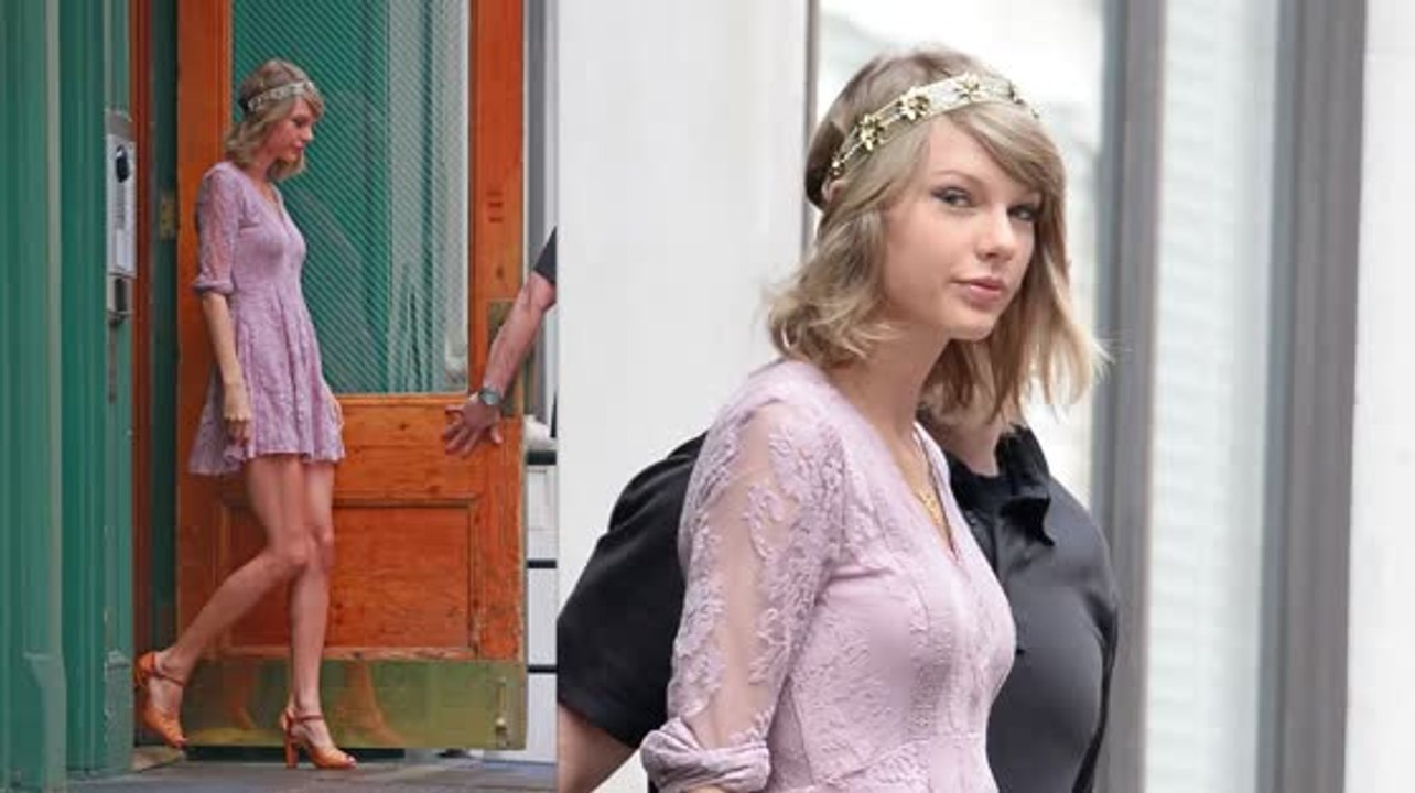 Taylor Swift sieht hübsch aus, als sie New York mit Haim verlässt