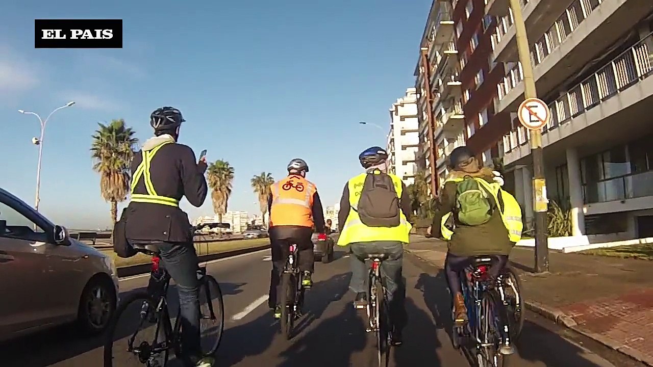 Daniel Martinez  va en bici a asumir como alcalde
