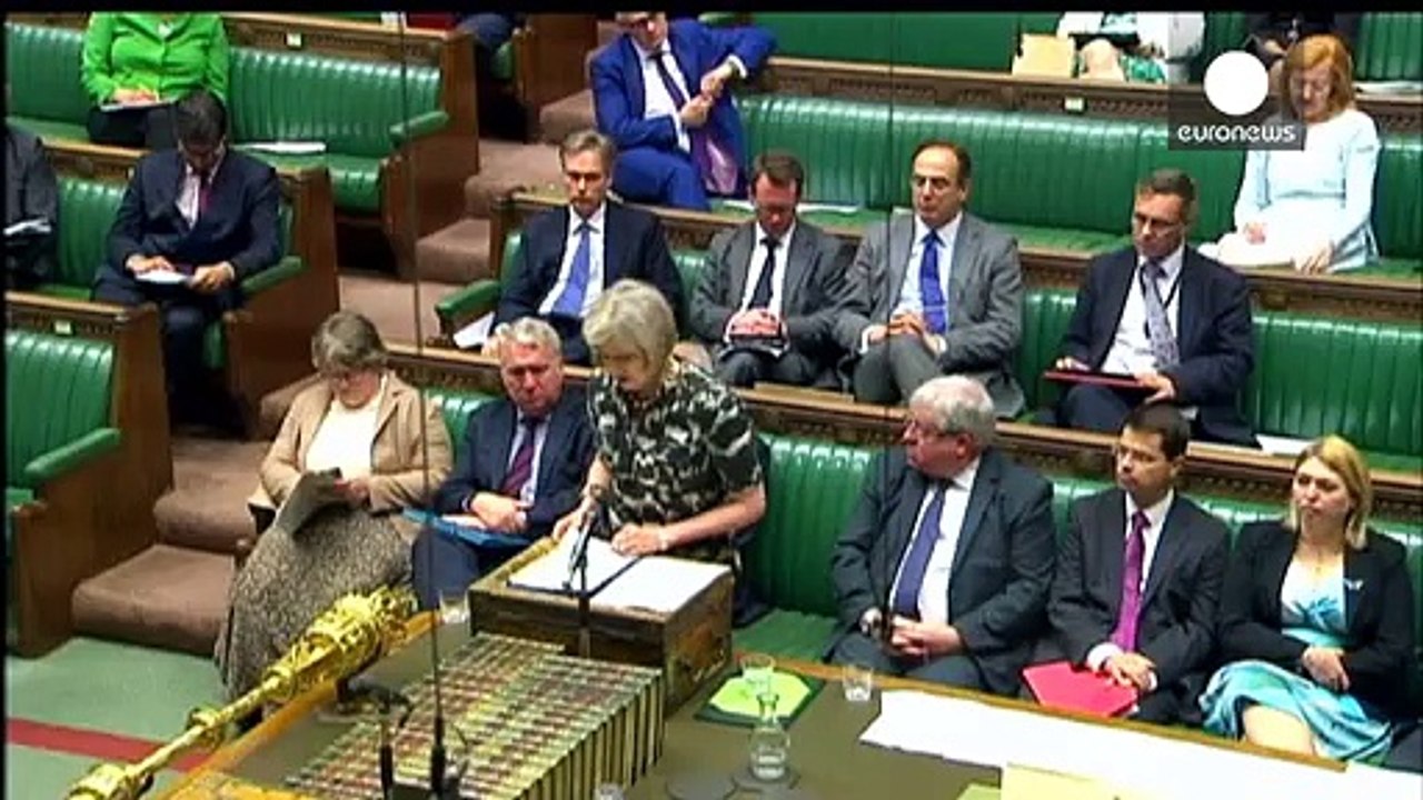 Calais 'secure zone' to keep migrants away from UK-bound lorries