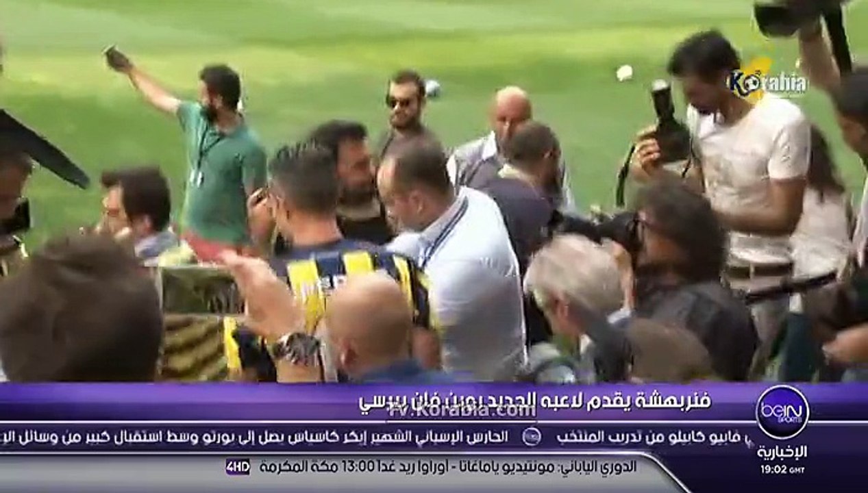 تعليق فان بيرسي بعد تقديمه لاعبا في نادي فنربخشة التركي
